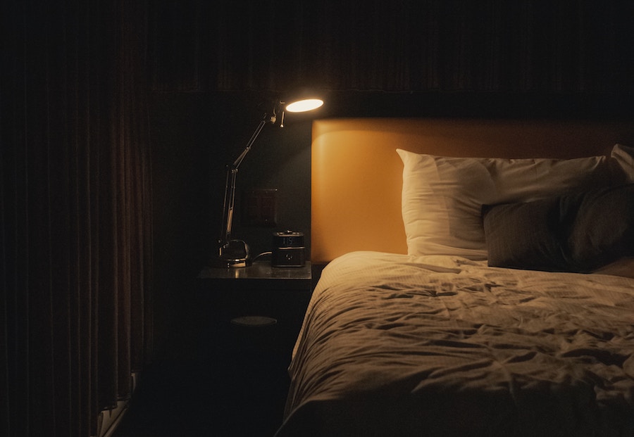 暗い部屋と明るい部屋での睡眠は身体にどんな影響の違いがある 新築一戸建てと住まいのブログ